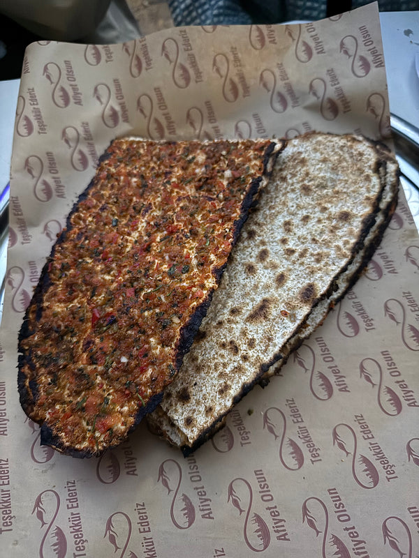 Sarımsaklı Antep Lahmacun