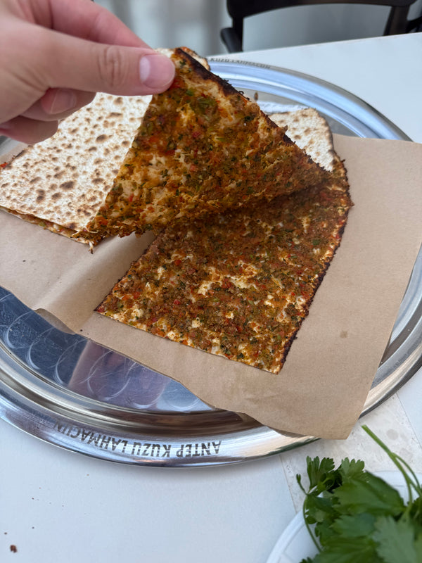 Sarımsaklı Antep Lahmacun
