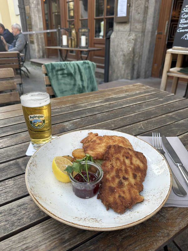 Wiener Schnitzel Vom Kalb & Ayinger Lager Hell