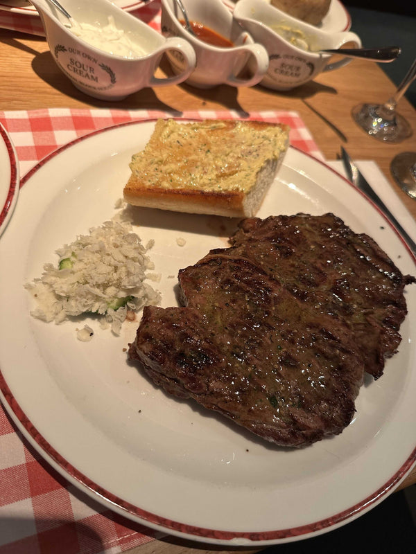 Rib-Eye Mastercut & Bread With Garlic Butter