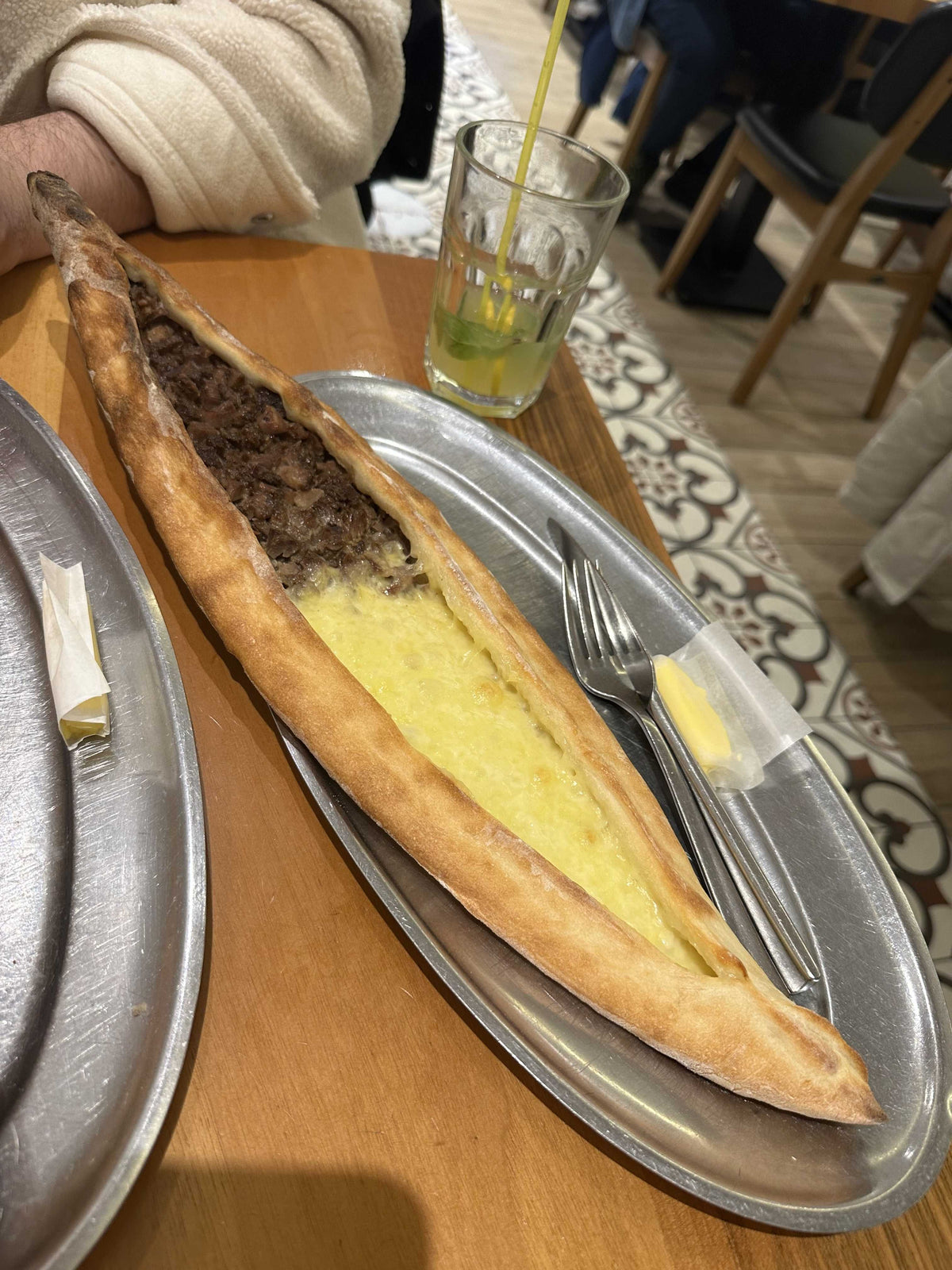 Kavurmalı & Peynirli Pide