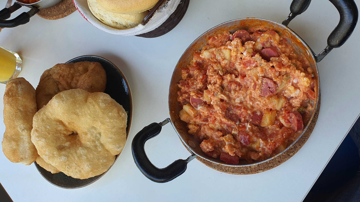 Patatesli Sosisli Kaşarlı Menemen
