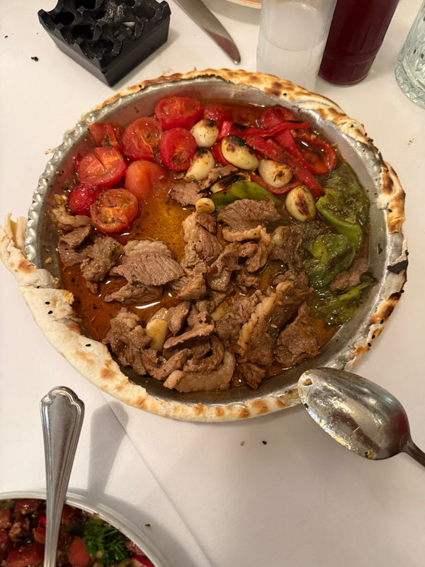 Eli Böğründe